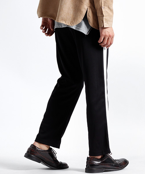 MONO-MART（モノマート）の「テーパードシルエットラインパンツ セミワイド トラックパンツ（その他パンツ・メンズ・ブラック/ブラック×レッド/パープル系その他/ブラック×ゴールド・FREE）」の15枚目の写真