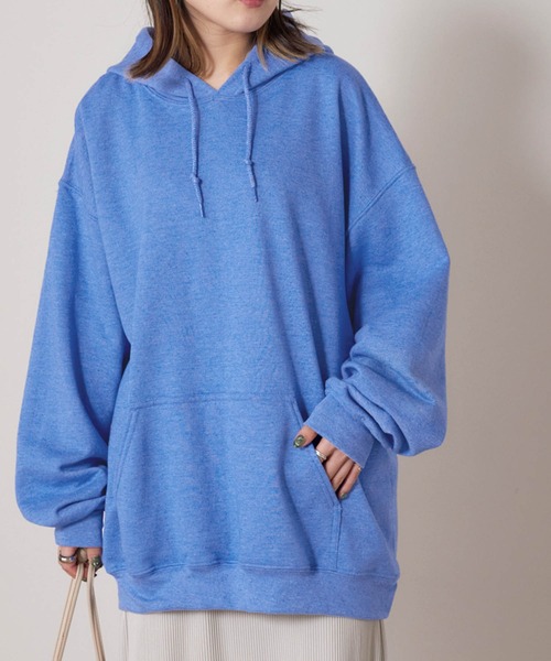 GILDAN（ギルダン）の「ギルダン USAオーバーサイズ ロングスリーブ 裏起毛 プルオーバー パーカー（パーカー・レディース・ホワイト/ブラック/マルーン/グレー/ネイビー/オレンジ/グリーン系その他/ブラウン系その他/チャコールグレー/サンドベージュ/ロイヤルブルー/ピンク系その他/レッド/ゴールド/グレー系その他/パープル/ライトブルー/ブルー系その他/グリーン系その他2/グリーン系その他3/アッシュグレー/ピンク系その他2/オレンジ系その他/ピンク/バイオレット/レッド系その他/パープル系その他/インディゴブルー/ライトグリーン系/カーキ系/ブルー系その他3・L/XL/M/S）」の19枚目の写真