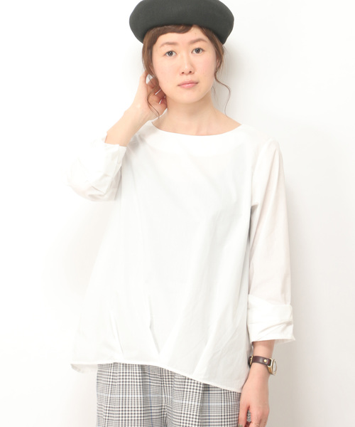 LBC（エルビーシー）の「フロントタックTブラウス      （シャツ/ブラウス・レディース・ホワイト/ブラック/ネイビー・MEDIUM/LARGE）」の2枚目の写真