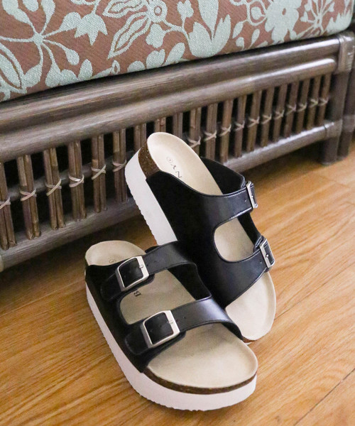 WEGO(ウィゴー)の「WEGO/厚底コンフォートサンダル(サンダル・レディース・シルバー/ホワイト/ブラック・LARGE/MEDIUM)」の2枚目の写真