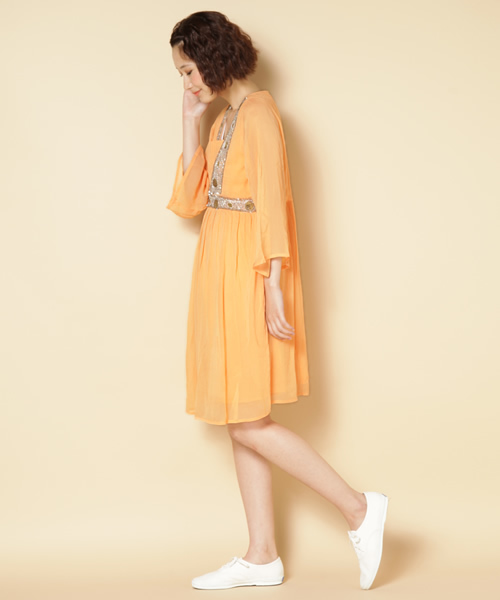 green label relaxing(グリーンレーベルリラクシング)の「INDIA ムナモト/ビーズ ワンピース(ワンピース・レディース・ブラック/シャーベット・FREE)」の7枚目の写真