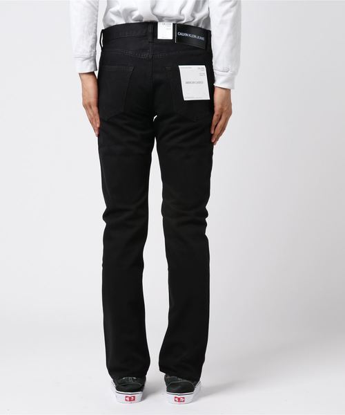 Calvin Klein Jeans(カルヴァンクラインジーンズ)の「ブラック ストレート ジーンズ CKJ035(デニムパンツ・メンズ・ブルー・32inch/30inch/34inch/29inch/33inch/28inch)」の2枚目の写真