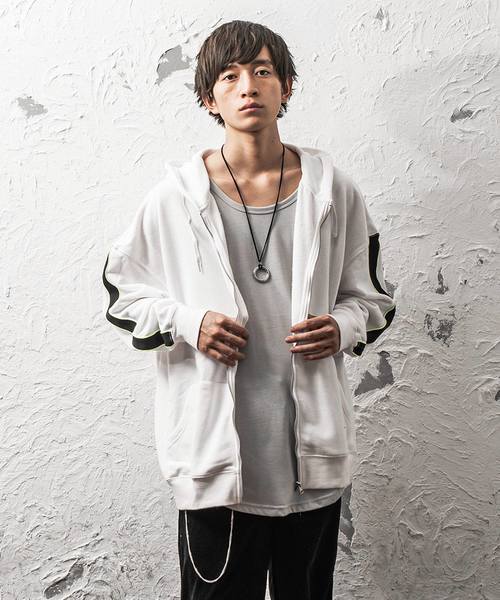 MinoriTY（マイノリティ）の「2本ライン/袖ラインZIPビッグパーカー（パーカー・メンズ・ブラック系その他2/ホワイト系その他2/グレー系その他2/ブラック系その他/ホワイト系その他/グレー系その他・FREE）」の2枚目の写真