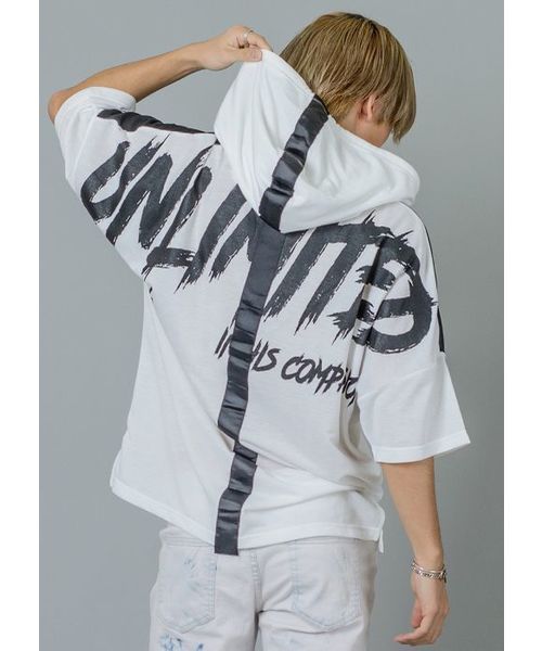 RE730(アールイーセブンサーティー)の「【RE730】テープ使いBIGロゴドルマンTパーカー ビッグシルエット ユニセックス(パーカー)」|オフホワイト