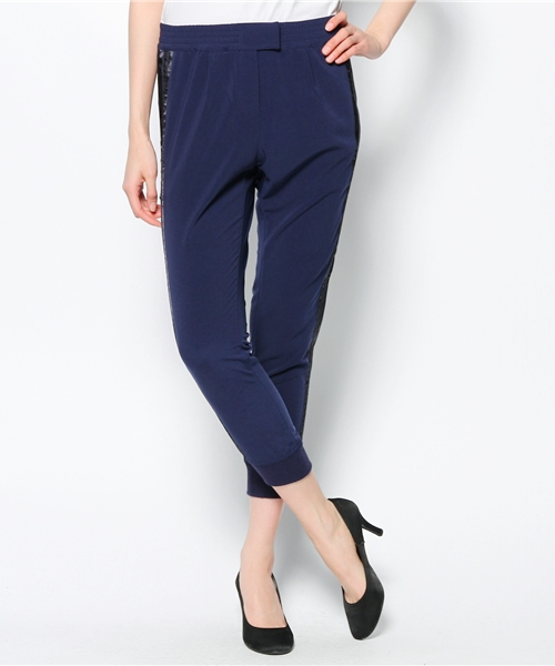 PLST（プラステ）の「サテン切替ソフトツイルイージーパンツ（その他パンツ・レディース・ブラック/ダークブルー/サーモンピンク・2）」の3枚目の写真