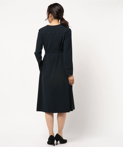 La TOTALITE（ラトータリテ）の「バイカラーワイドタックワンピース【手洗い可能】◆（ワンピース・レディース・ベージュ/ネイビー・FREE）」の8枚目の写真