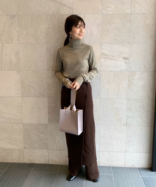 TODAYFUL（トゥデイフル）の「ハイゲージタートルニット（ニット/セーター・レディース・ホワイト/ナチュラル/オリーブ/イエロー・FREE）」の17枚目の写真