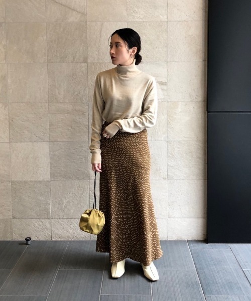 TODAYFUL（トゥデイフル）の「ハイゲージタートルニット（ニット/セーター・レディース・ホワイト/ナチュラル/オリーブ/イエロー・FREE）」の16枚目の写真