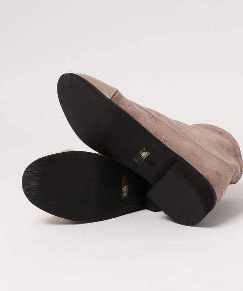 KOBE LETTUCE（コウベレタス）の「エナメル切替ラウンドトゥフラットショートブーツ（ブーツ・レディース・ブラウン/グレイッシュベージュ/ブラック・LL/S/M/L）」の4枚目の写真