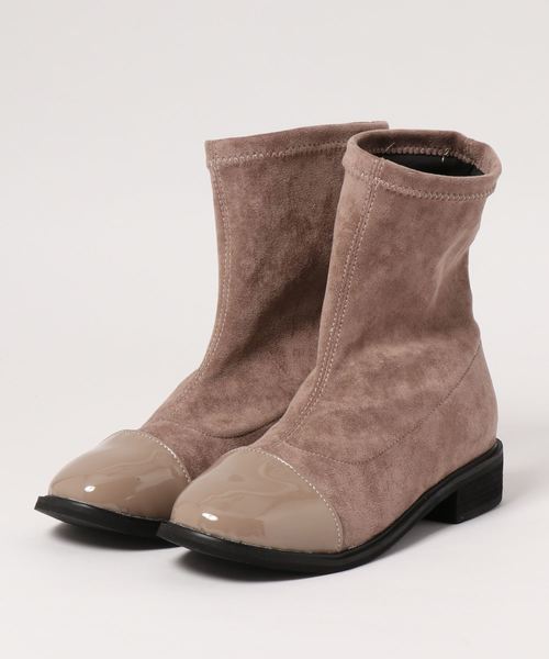 KOBE LETTUCE（コウベレタス）の「エナメル切替ラウンドトゥフラットショートブーツ（ブーツ・レディース・ブラウン/グレイッシュベージュ/ブラック・LL/S/M/L）」の9枚目の写真