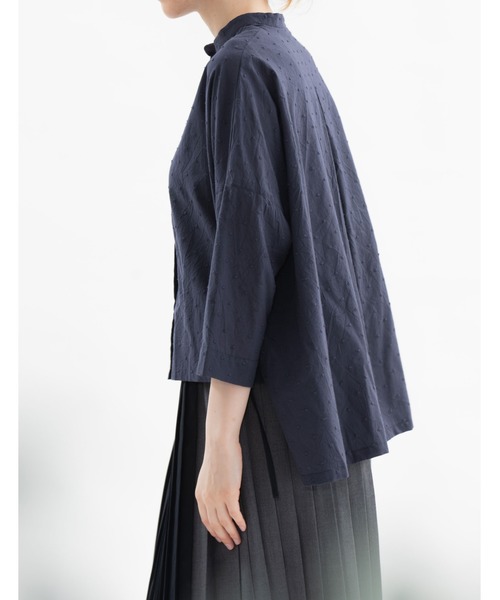 nop de nod(ノップドゥノッド)の「Ciel 刺繍ローンスタンドカラーシャツ(シャツ/ブラウス・レディース・ブラック/ネイビー/オフホワイト・3)」の9枚目の写真