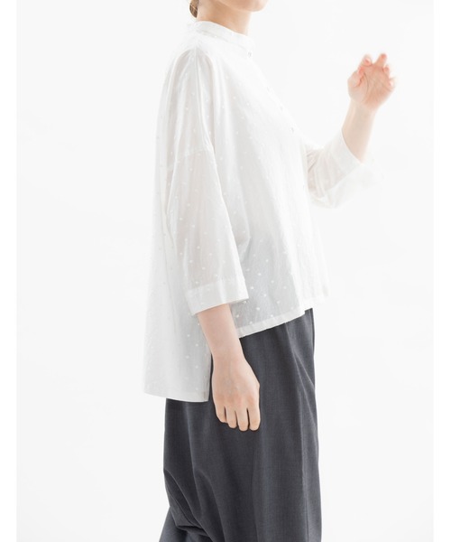 nop de nod(ノップドゥノッド)の「Ciel 刺繍ローンスタンドカラーシャツ(シャツ/ブラウス・レディース・ブラック/ネイビー/オフホワイト・3)」の15枚目の写真
