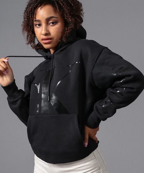セール Calvin Klein Jeans シャイニーロゴプリント スウェットフーディー パーカー Calvin Klein カルバン クライン のファッション通販 Zozotown