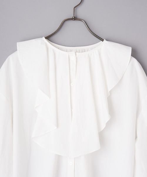 CIAOPANIC(チャオパニック)の「フリルビッグカラーブラウス(シャツ/ブラウス・レディース・オフホワイト/ブルー・FREE)」の4枚目の写真