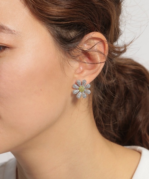 Enasoluna(エナソルーナ)の「【Enasoluna(エナソルーナ)】コラボフラワーストーンイヤリング(イヤリング・レディース・イエロー/グリーン・0)」の2枚目の写真