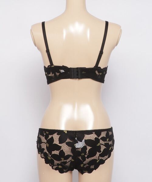 SFW(エスエフダブリュー)の「ノンワイヤー ブラ&ショーツ セット(ブラ&ショーツ・レディース・ブラック/ブルー/ピンクベージュ・LL/S/M/L)」の7枚目の写真
