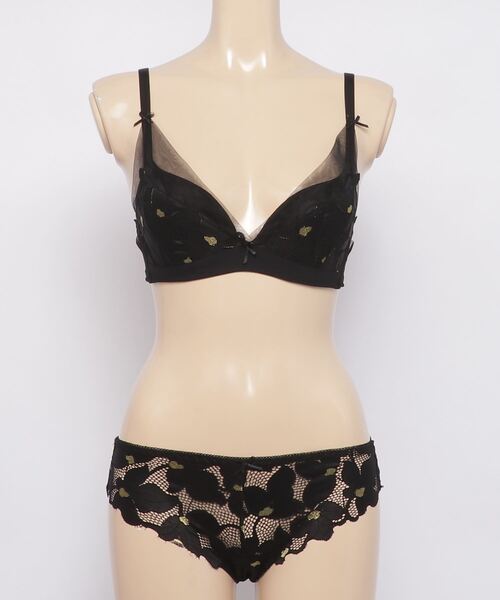 SFW(エスエフダブリュー)の「ノンワイヤー ブラ&ショーツ セット(ブラ&ショーツ・レディース・ブラック/ブルー/ピンクベージュ・LL/S/M/L)」の8枚目の写真