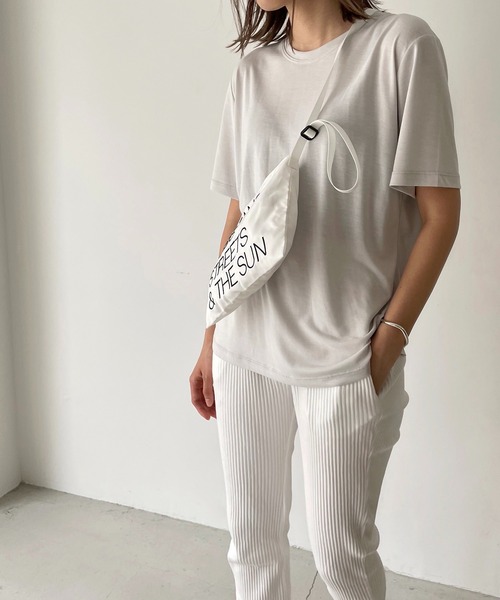 CANAL JEAN（キャナルジーン）の「via j(ヴィアジェイ) モダール半袖Tシャツ（Tシャツ/カットソー・レディース・ライトグレー/ブラック/アイボリー・ONE SIZE）」の3枚目の写真