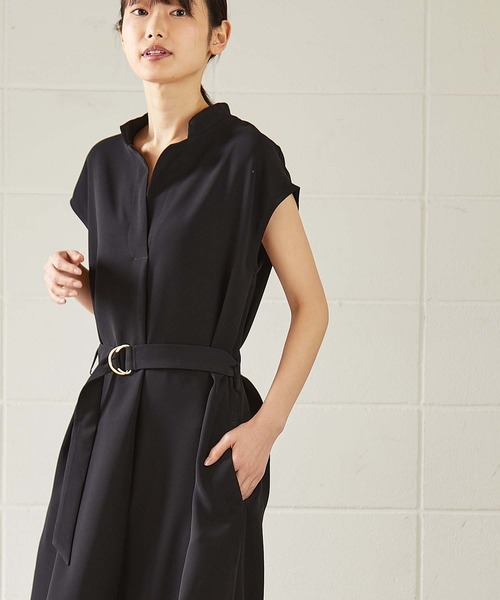OUVRAGE CLASSE（ウヴラージュクラス）の「ベルト付きフレンチスリーブワンピース【オンラインストア限定アイテム】（ワンピース・レディース・ブラック/グレイッシュベージュ・FREE）」の2枚目の写真
