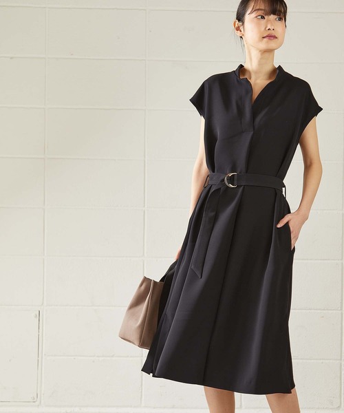 OUVRAGE CLASSE（ウヴラージュクラス）の「ベルト付きフレンチスリーブワンピース【オンラインストア限定アイテム】（ワンピース・レディース・ブラック/グレイッシュベージュ・FREE）」の9枚目の写真
