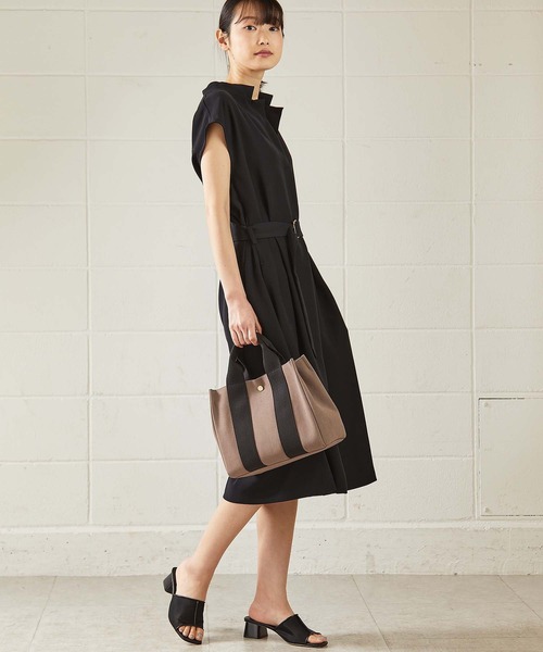 OUVRAGE CLASSE（ウヴラージュクラス）の「ベルト付きフレンチスリーブワンピース【オンラインストア限定アイテム】（ワンピース・レディース・ブラック/グレイッシュベージュ・FREE）」の11枚目の写真