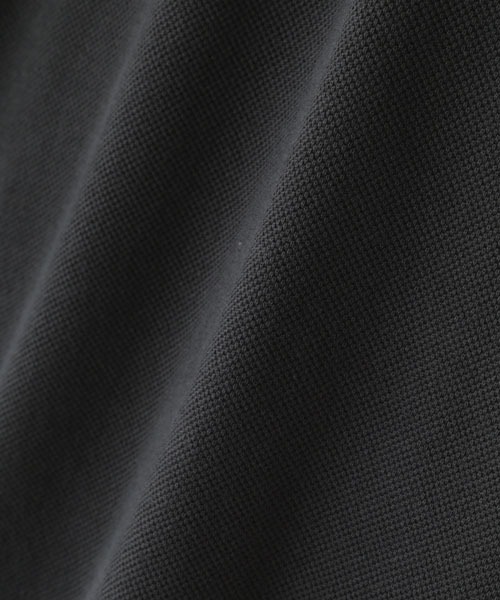 MARGARET HOWELL(マーガレットハウエル)の「SOFT MESH COTTON JERSEY(ポロシャツ・メンズ・チャコール/アイボリー/カーキ・LARGE/MEDIUM)」の9枚目の写真