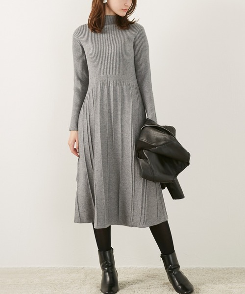 LAVEANGE（ラビアンジェ）の「プリーツ切替リブニットワンピース（ワンピース・レディース・ブラック/ベージュ/グレー/グレイッシュベージュ/ライトブルー・S/M/L）」の3枚目の写真