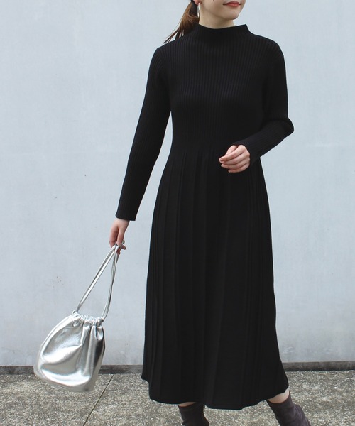 LAVEANGE（ラビアンジェ）の「プリーツ切替リブニットワンピース（ワンピース・レディース・ブラック/ベージュ/グレー/グレイッシュベージュ/ライトブルー・S/M/L）」の21枚目の写真