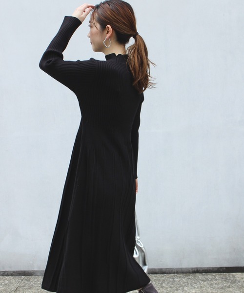 LAVEANGE（ラビアンジェ）の「プリーツ切替リブニットワンピース（ワンピース・レディース・ブラック/ベージュ/グレー/グレイッシュベージュ/ライトブルー・S/M/L）」の13枚目の写真