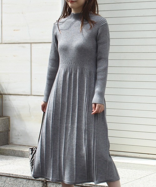 LAVEANGE（ラビアンジェ）の「プリーツ切替リブニットワンピース（ワンピース・レディース・ブラック/ベージュ/グレー/グレイッシュベージュ/ライトブルー・S/M/L）」の14枚目の写真