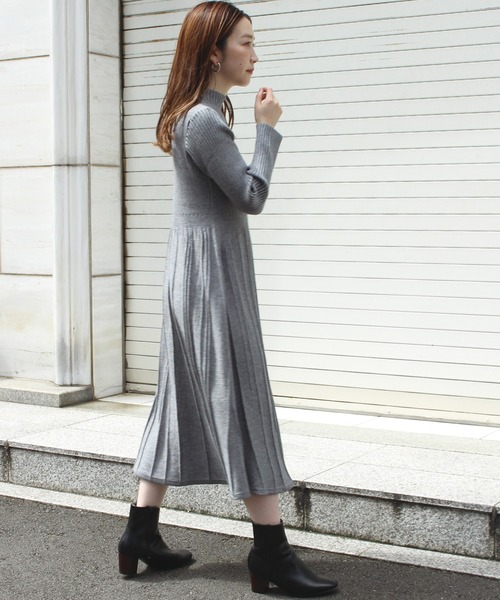 LAVEANGE（ラビアンジェ）の「プリーツ切替リブニットワンピース（ワンピース・レディース・ブラック/ベージュ/グレー/グレイッシュベージュ/ライトブルー・S/M/L）」の11枚目の写真