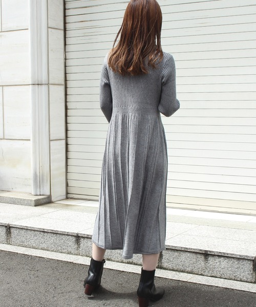 LAVEANGE（ラビアンジェ）の「プリーツ切替リブニットワンピース（ワンピース・レディース・ブラック/ベージュ/グレー/グレイッシュベージュ/ライトブルー・S/M/L）」の7枚目の写真
