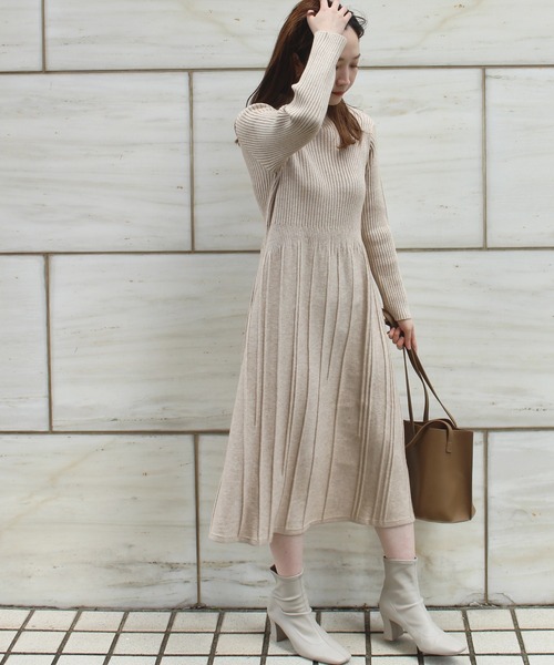 LAVEANGE（ラビアンジェ）の「プリーツ切替リブニットワンピース