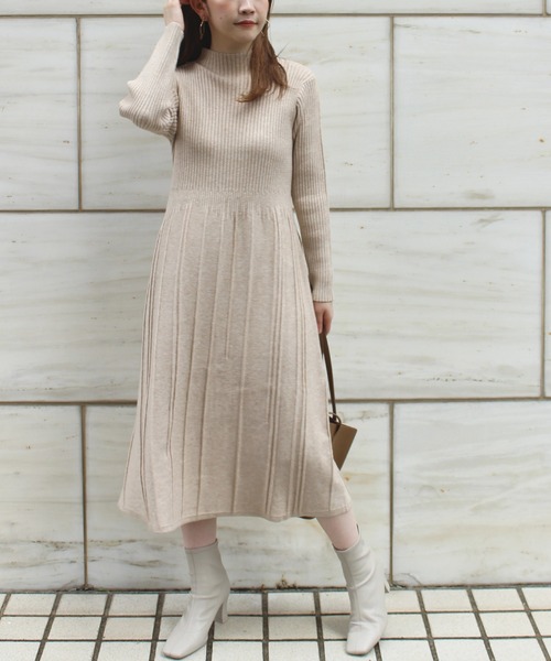 LAVEANGE（ラビアンジェ）の「プリーツ切替リブニットワンピース（ワンピース・レディース・ブラック/ベージュ/グレー/グレイッシュベージュ/ライトブルー・S/M/L）」の12枚目の写真
