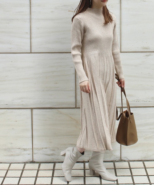 LAVEANGE（ラビアンジェ）の「プリーツ切替リブニットワンピース（ワンピース・レディース・ブラック/ベージュ/グレー/グレイッシュベージュ/ライトブルー・S/M/L）」の18枚目の写真