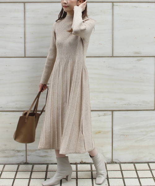 LAVEANGE（ラビアンジェ）の「プリーツ切替リブニットワンピース（ワンピース・レディース・ブラック/ベージュ/グレー/グレイッシュベージュ/ライトブルー・S/M/L）」の20枚目の写真