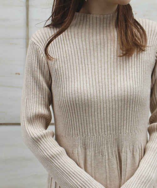 LAVEANGE（ラビアンジェ）の「プリーツ切替リブニットワンピース（ワンピース・レディース・ブラック/ベージュ/グレー/グレイッシュベージュ/ライトブルー・S/M/L）」の8枚目の写真