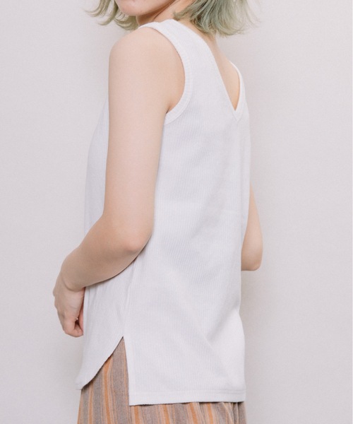 refinedworks（リファインドワークス）の「針抜きテレコ両面タンク（タンクトップ・レディース・ベージュ/ブラック/オフホワイト/グリーン・FREE）」の14枚目の写真