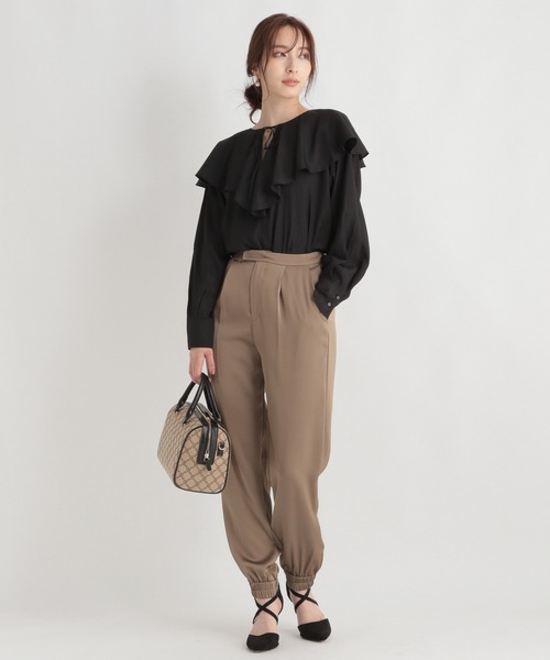 Andemiu（アンデミュウ）の「フリルネックブラウス219039（シャツ/ブラウス・レディース・ブラック/イエロー/ブルー・FREE）」の9枚目の写真