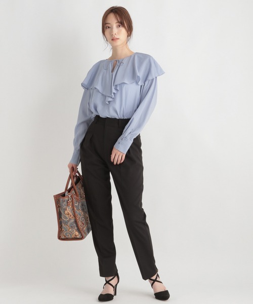 Andemiu（アンデミュウ）の「フリルネックブラウス219039（シャツ/ブラウス・レディース・ブラック/イエロー/ブルー・FREE）」の5枚目の写真