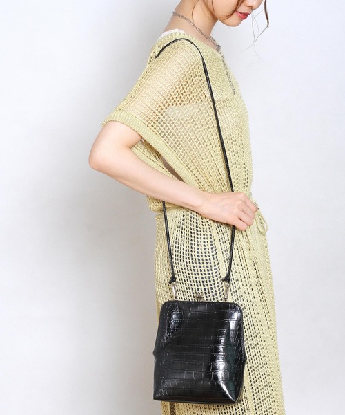 Crisp(クリスプ)の「クロコ柄ミニバッグ(ショルダーバッグ・レディース・ブラック/ブラウン・FREE)」の4枚目の写真
