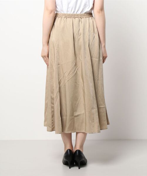 BELLUNA PLUS(ベルーナ)の「エンボス加工サテン素材フレアースカート(スカート・レディース・ベージュ/ワイン・X-LARGE/MEDIUM/LARGE)」の11枚目の写真