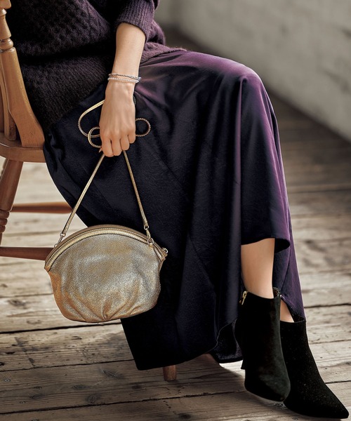 BELLUNA PLUS(ベルーナ)の「エンボス加工サテン素材フレアースカート(スカート・レディース・ベージュ/ワイン・X-LARGE/MEDIUM/LARGE)」の1枚目の写真