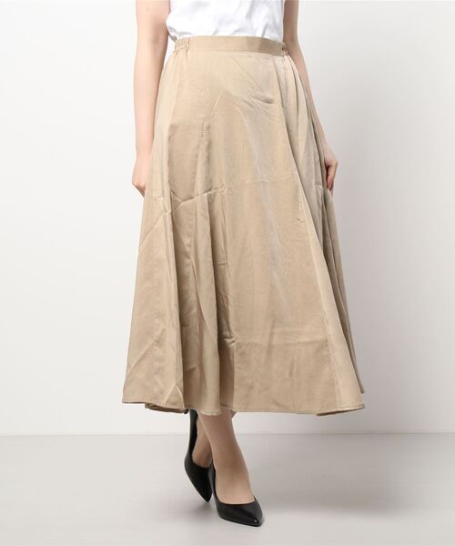 BELLUNA PLUS(ベルーナ)の「エンボス加工サテン素材フレアースカート(スカート・レディース・ベージュ/ワイン・X-LARGE/MEDIUM/LARGE)」の8枚目の写真