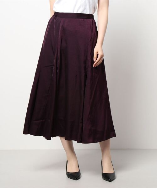 BELLUNA PLUS(ベルーナ)の「エンボス加工サテン素材フレアースカート(スカート・レディース・ベージュ/ワイン・X-LARGE/MEDIUM/LARGE)」の9枚目の写真