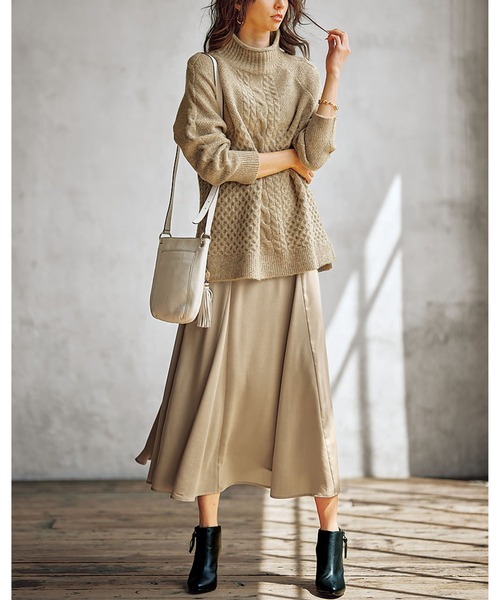 BELLUNA PLUS(ベルーナ)の「エンボス加工サテン素材フレアースカート(スカート・レディース・ベージュ/ワイン・X-LARGE/MEDIUM/LARGE)」の5枚目の写真