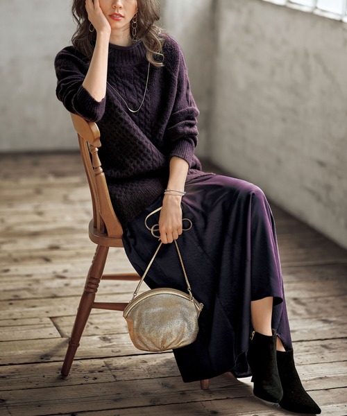 BELLUNA PLUS(ベルーナ)の「エンボス加工サテン素材フレアースカート(スカート・レディース・ベージュ/ワイン・X-LARGE/MEDIUM/LARGE)」の6枚目の写真