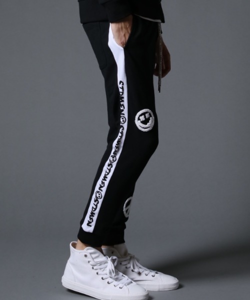 STUD MUFFIN（スタッドマフィン）の「STUD MUFFIN/スタッドマフィン/ストレッチベア裏毛 サガラパッチ＆ロゴ サイドライン リブパンツ（スウェットパンツ・メンズ・ブラック/グレー・2/4/3）」の2枚目の写真