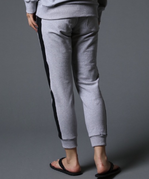 STUD MUFFIN（スタッドマフィン）の「STUD MUFFIN/スタッドマフィン/ストレッチベア裏毛 サガラパッチ＆ロゴ サイドライン リブパンツ（スウェットパンツ・メンズ・ブラック/グレー・2/4/3）」の6枚目の写真