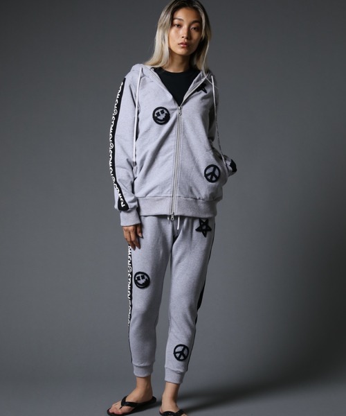 STUD MUFFIN（スタッドマフィン）の「STUD MUFFIN/スタッドマフィン/ストレッチベア裏毛 サガラパッチ＆ロゴ サイドライン リブパンツ（スウェットパンツ・メンズ・ブラック/グレー・2/4/3）」の12枚目の写真